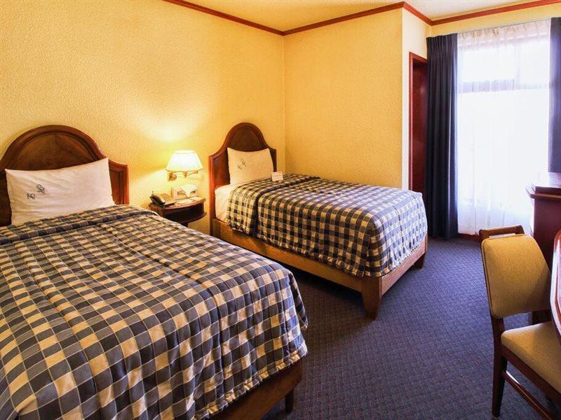 פואבלה Hotel Lastra מראה חיצוני תמונה