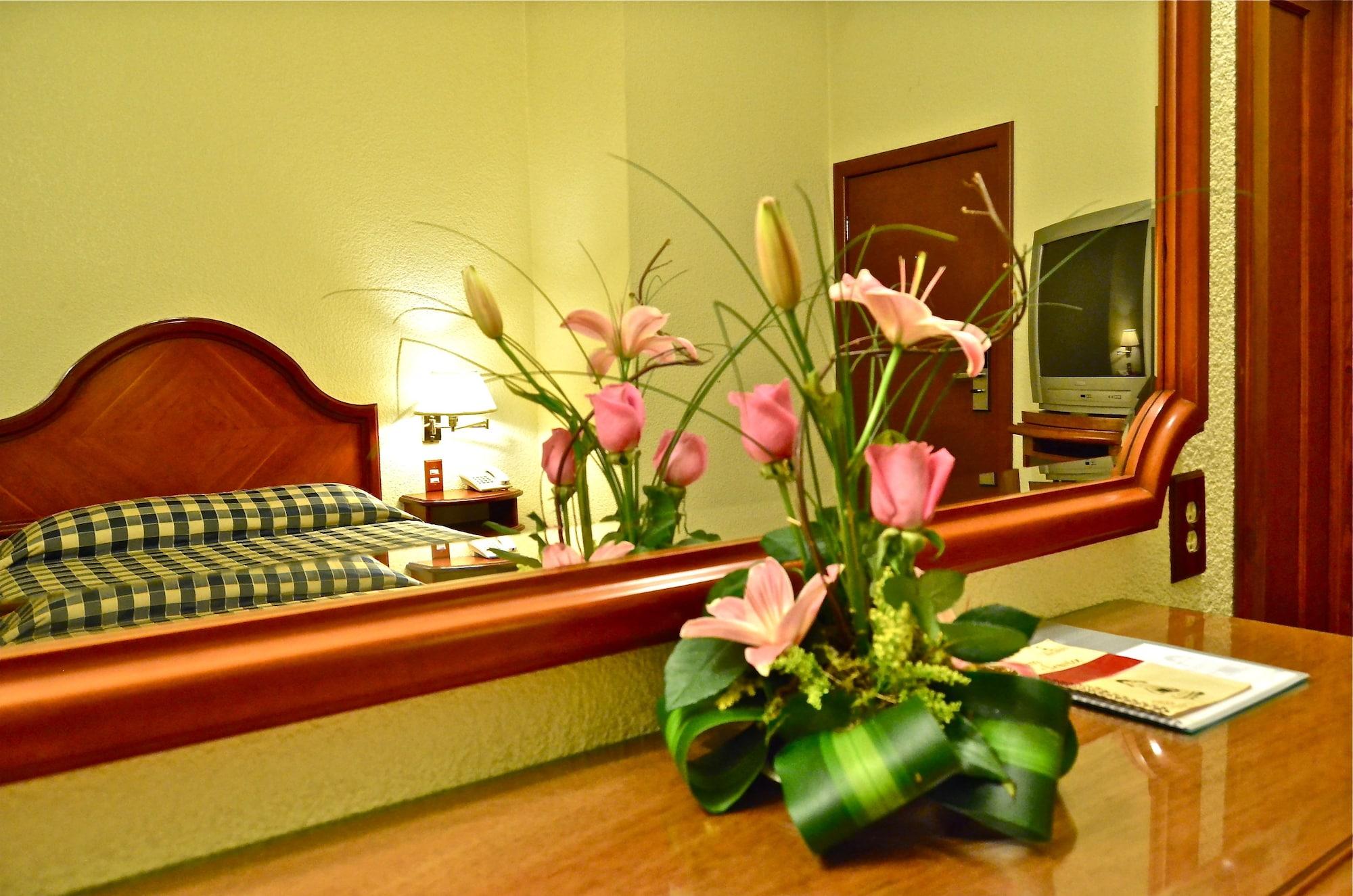 פואבלה Hotel Lastra מראה חיצוני תמונה