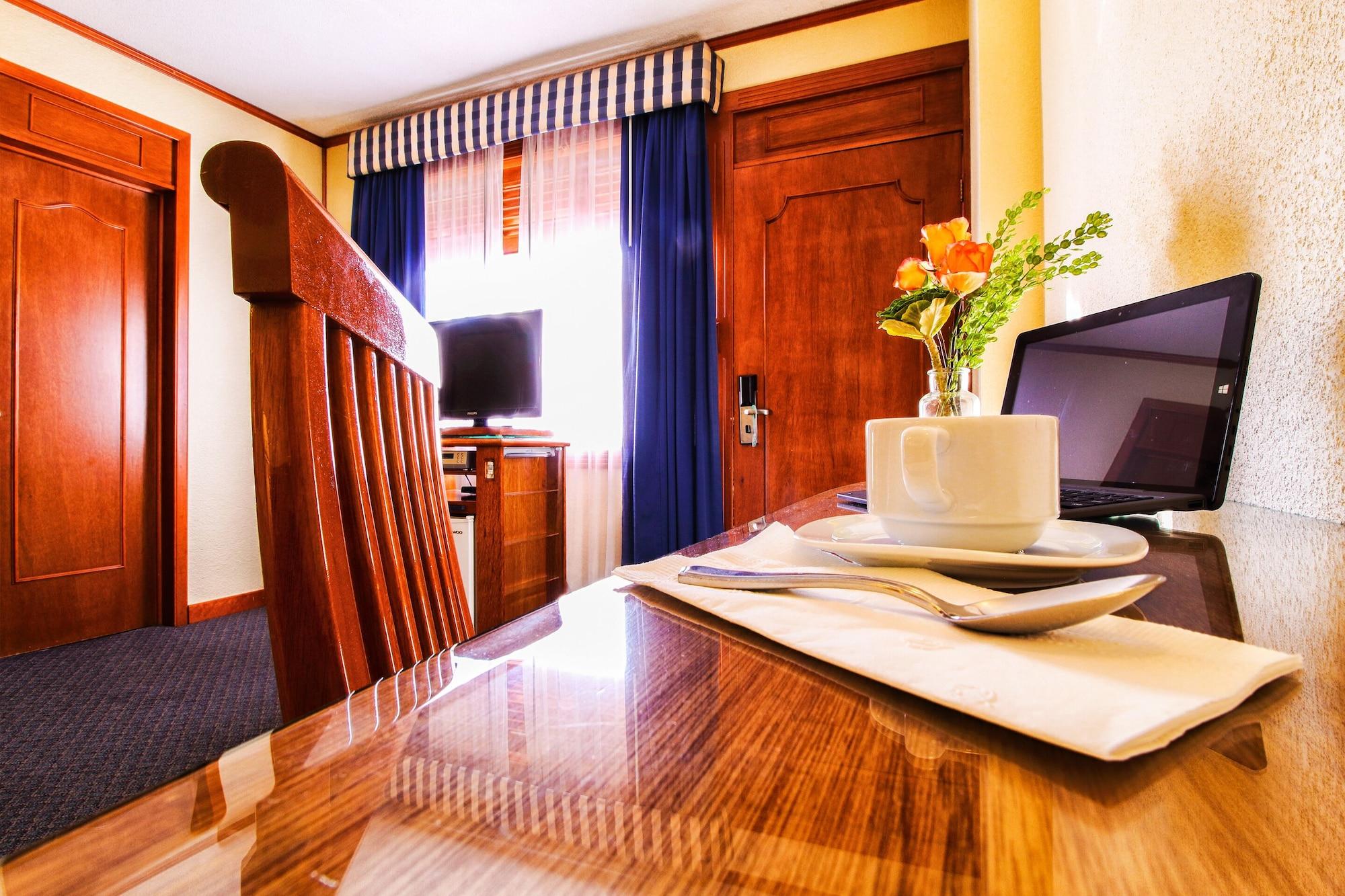 פואבלה Hotel Lastra מראה חיצוני תמונה
