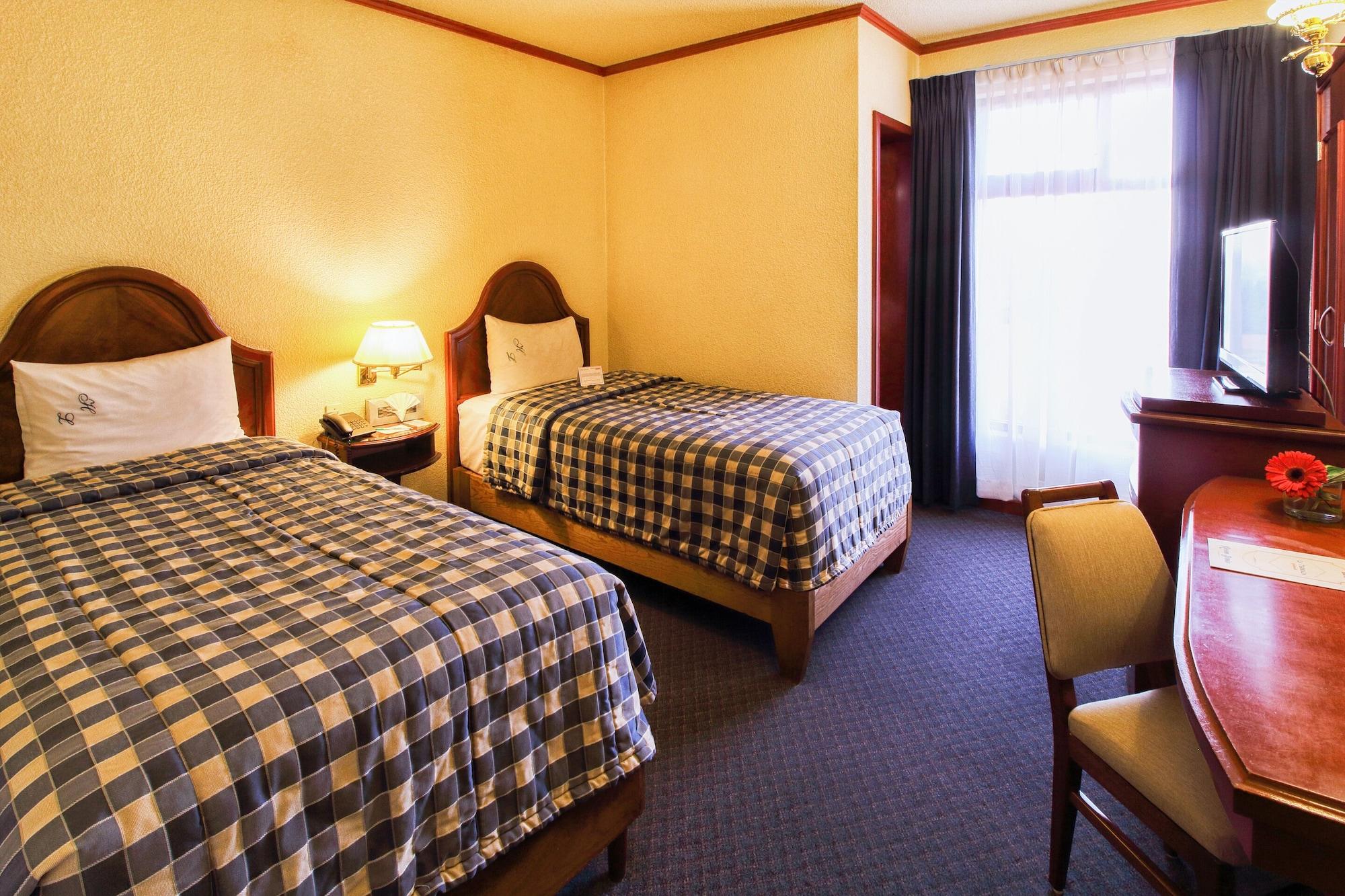 פואבלה Hotel Lastra מראה חיצוני תמונה