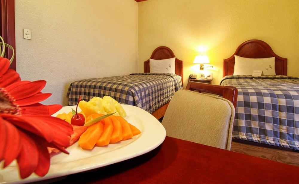 פואבלה Hotel Lastra מראה חיצוני תמונה