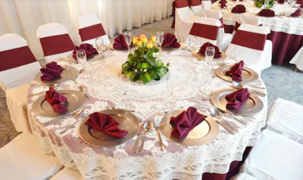 פואבלה Hotel Lastra מראה חיצוני תמונה